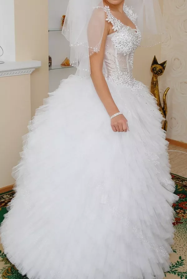 продам шикарное свадебное платье модель 2011 г.  